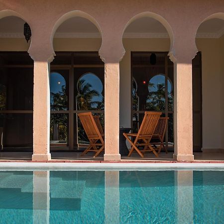 The Sands Beach Resort Буейю Екстериор снимка