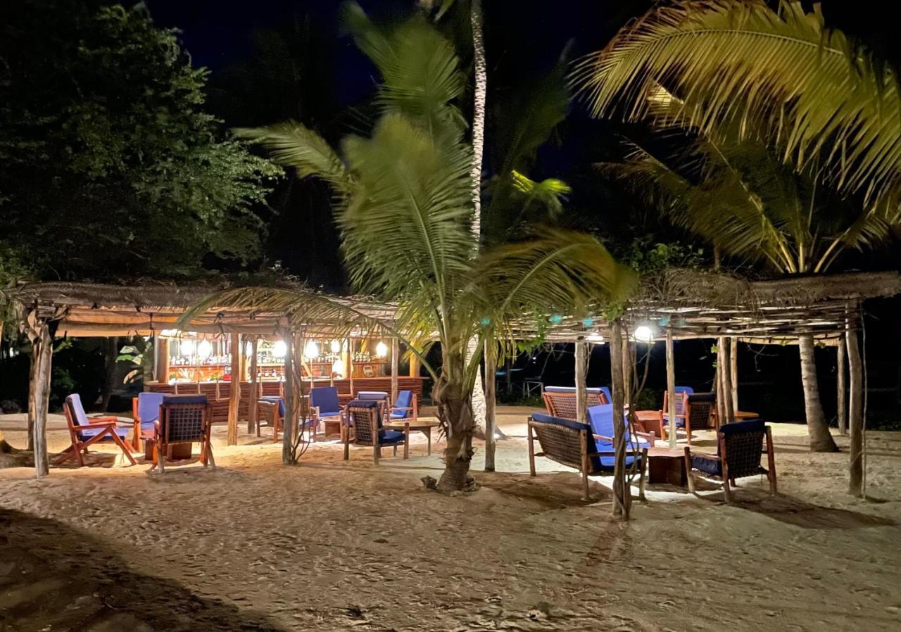 The Sands Beach Resort Буейю Екстериор снимка