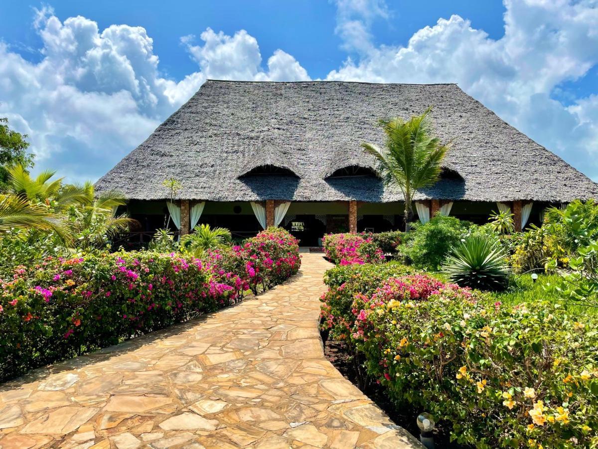 The Sands Beach Resort Буейю Екстериор снимка