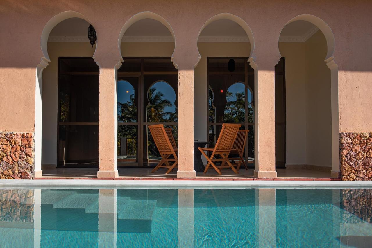 The Sands Beach Resort Буейю Екстериор снимка