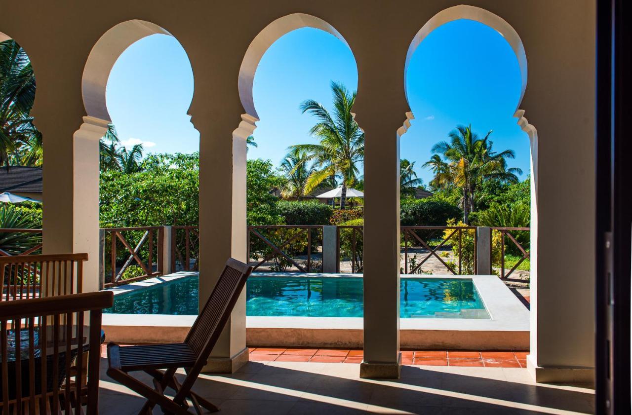 The Sands Beach Resort Буейю Екстериор снимка