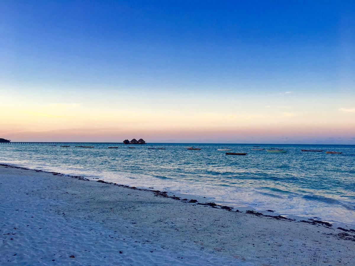 The Sands Beach Resort Буейю Екстериор снимка