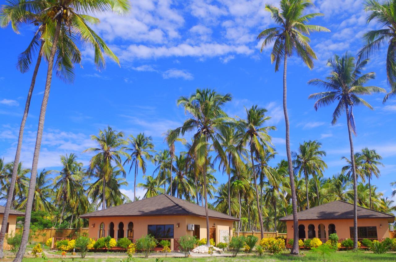 The Sands Beach Resort Буейю Екстериор снимка