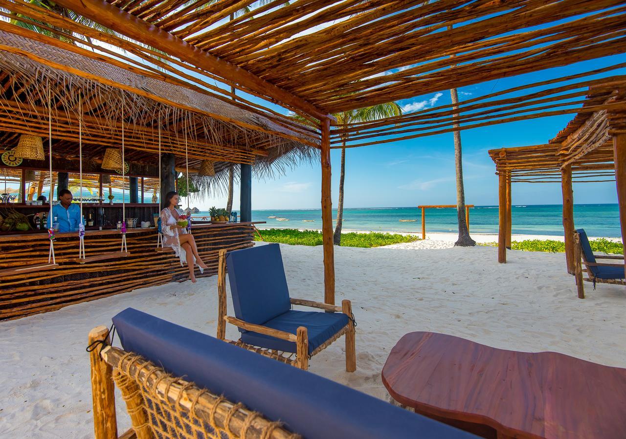 The Sands Beach Resort Буейю Екстериор снимка