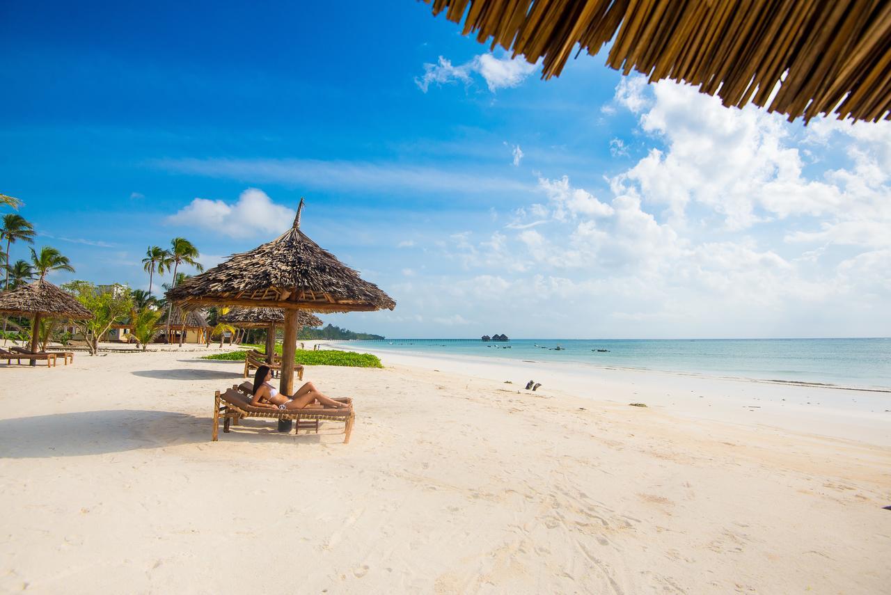 The Sands Beach Resort Буейю Екстериор снимка