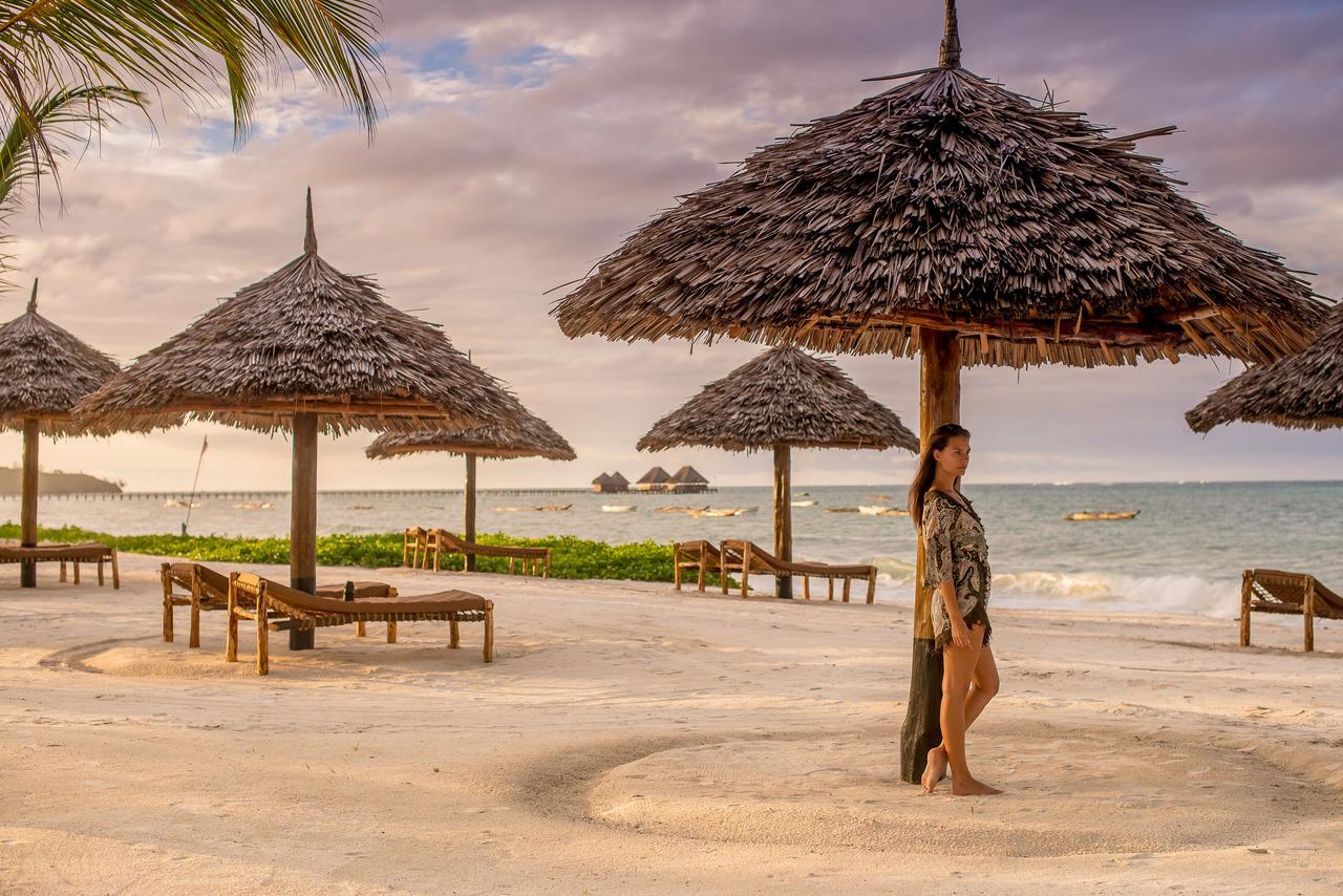 The Sands Beach Resort Буейю Екстериор снимка