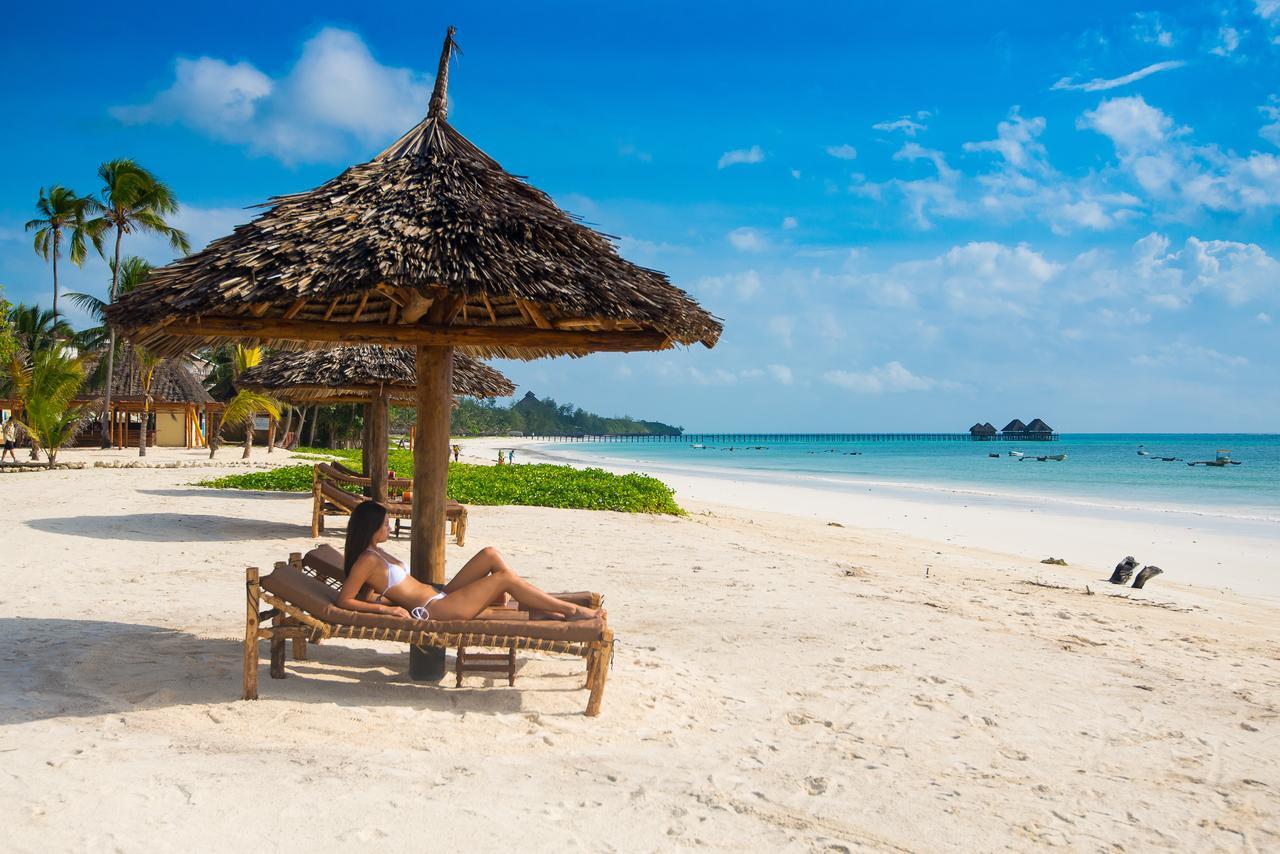 The Sands Beach Resort Буейю Екстериор снимка