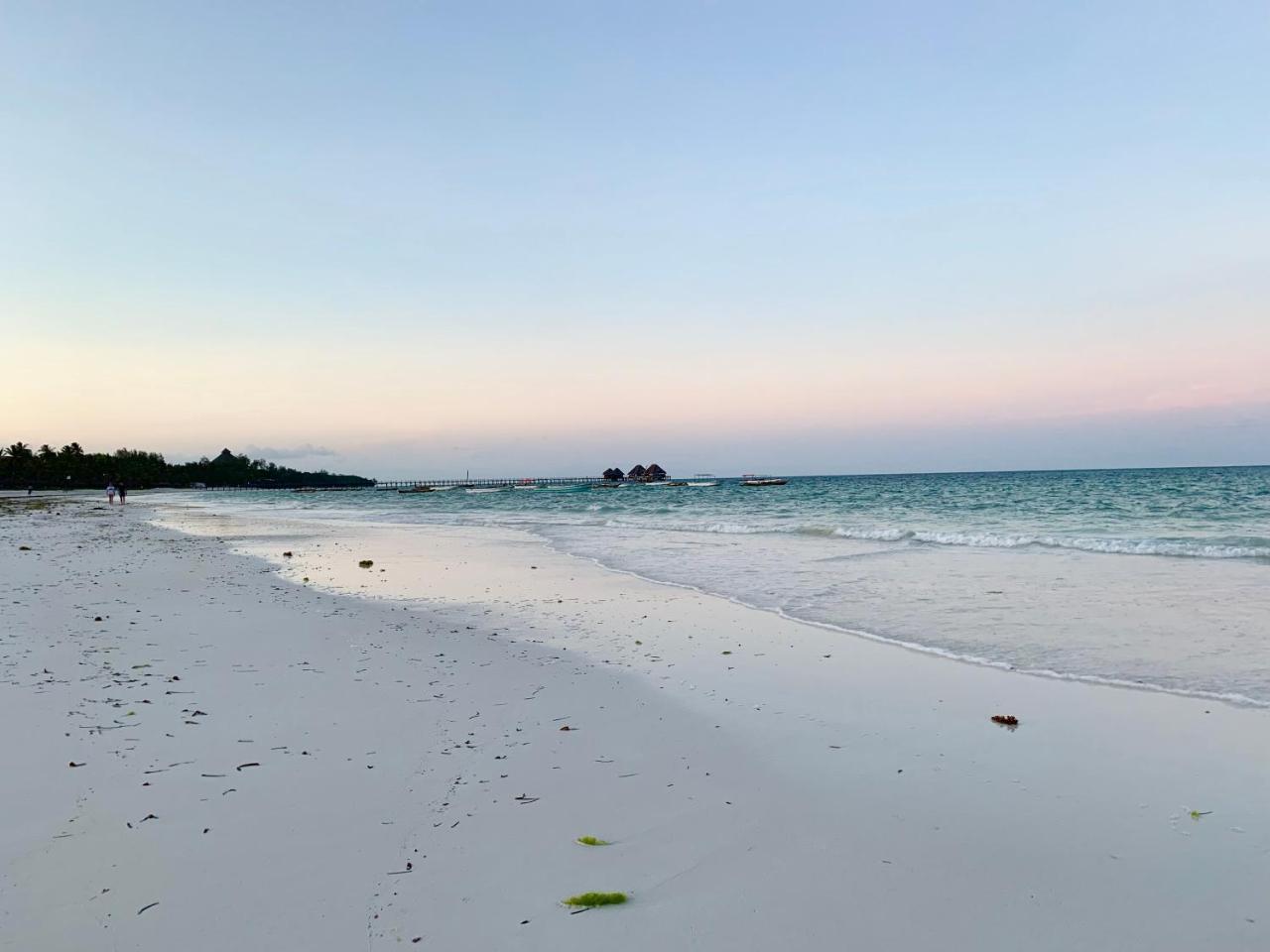 The Sands Beach Resort Буейю Екстериор снимка