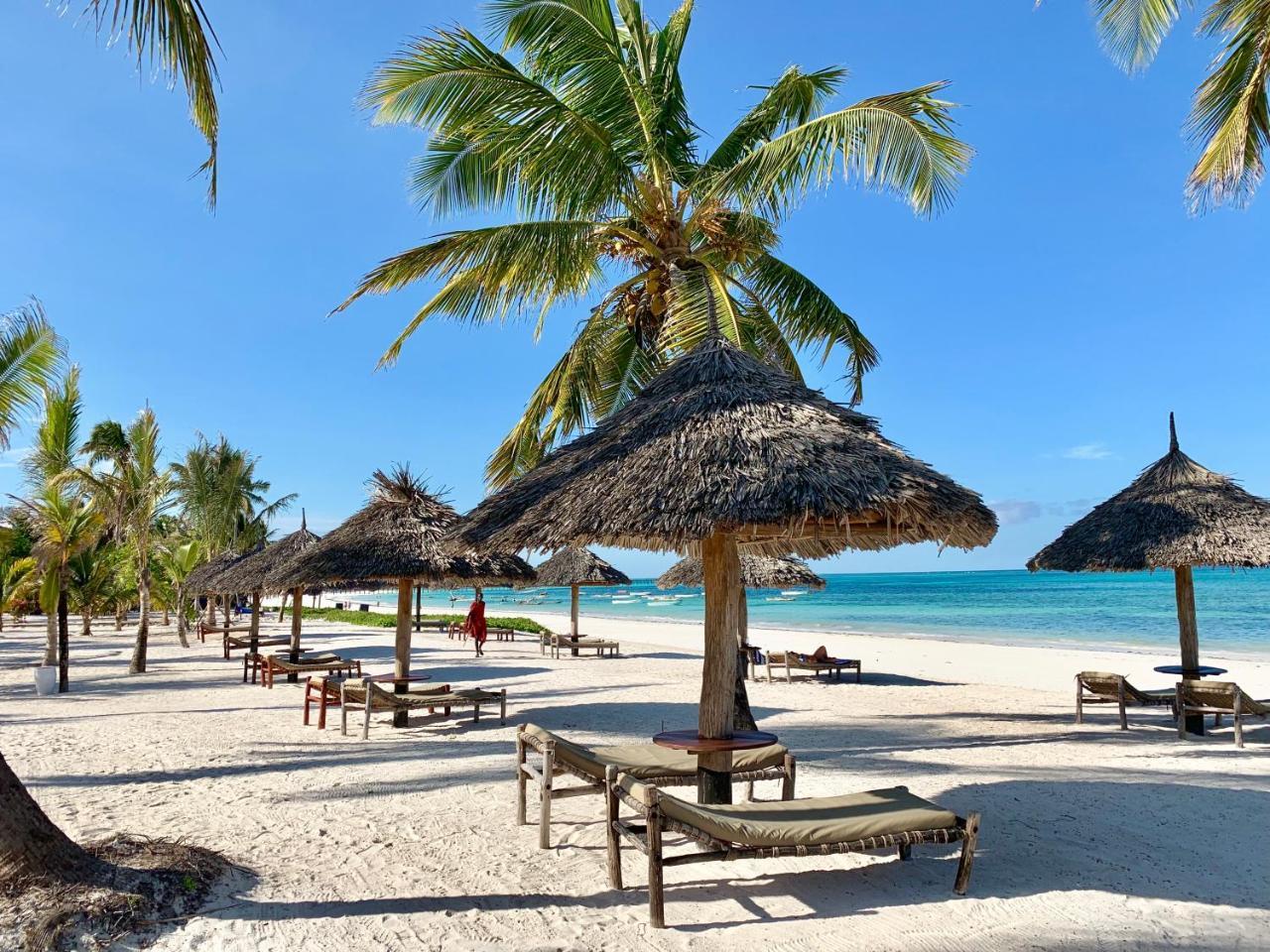 The Sands Beach Resort Буейю Екстериор снимка