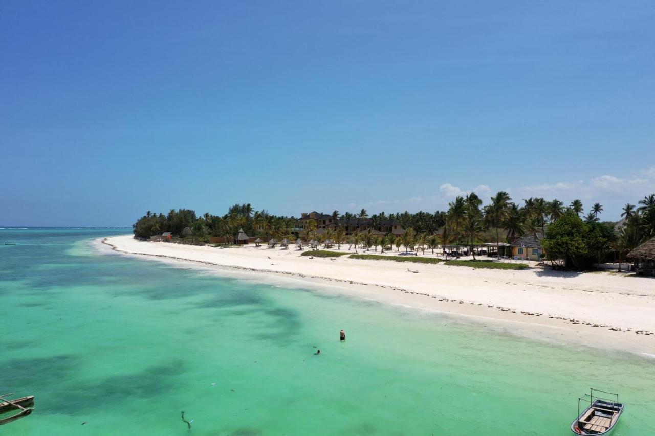 The Sands Beach Resort Буейю Екстериор снимка