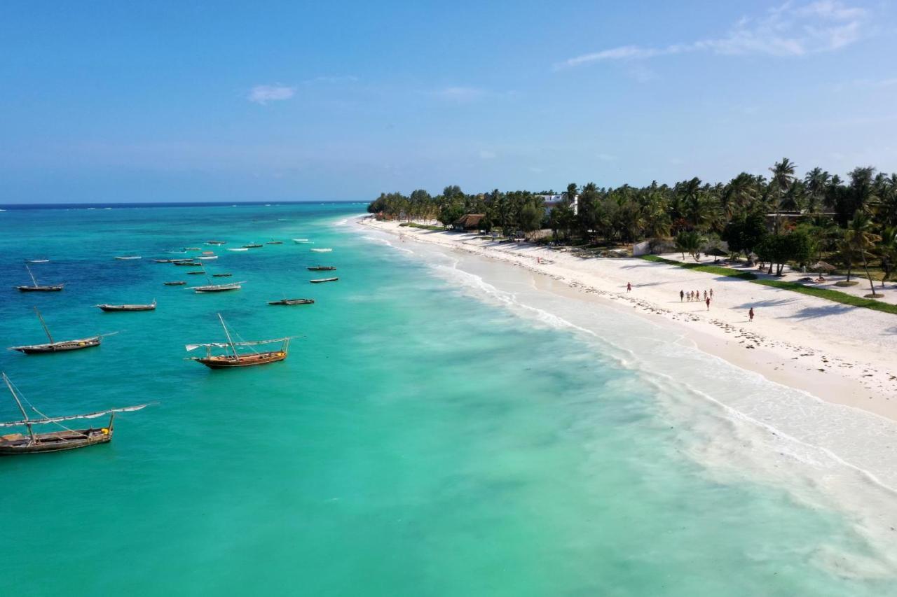 The Sands Beach Resort Буейю Екстериор снимка