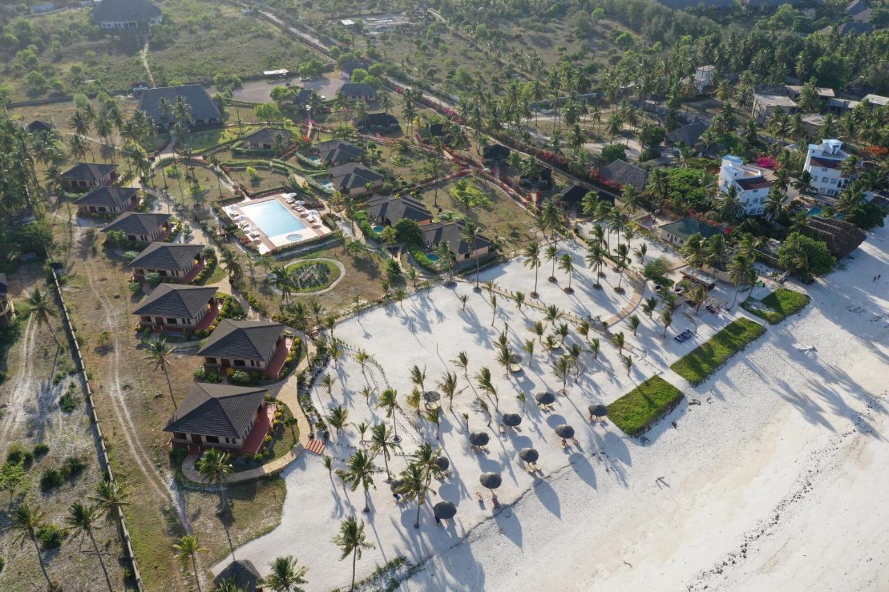 The Sands Beach Resort Буейю Екстериор снимка