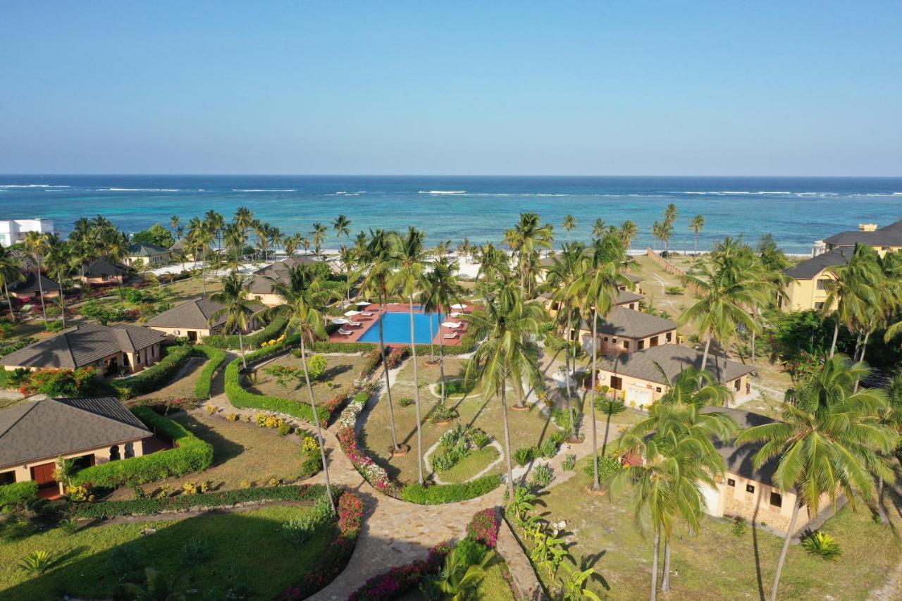 The Sands Beach Resort Буейю Екстериор снимка