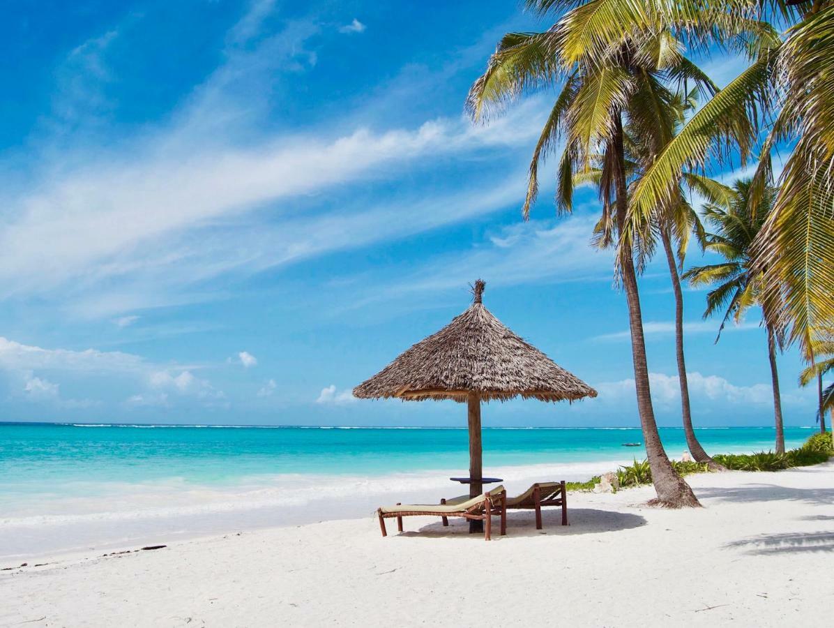 The Sands Beach Resort Буейю Екстериор снимка