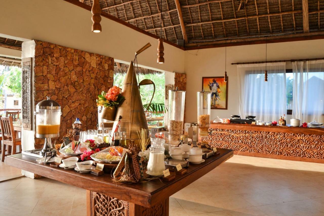 The Sands Beach Resort Буейю Екстериор снимка