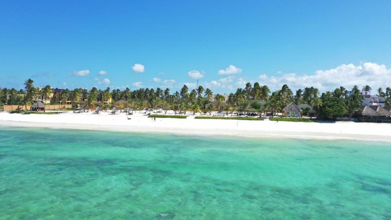 The Sands Beach Resort Буейю Екстериор снимка