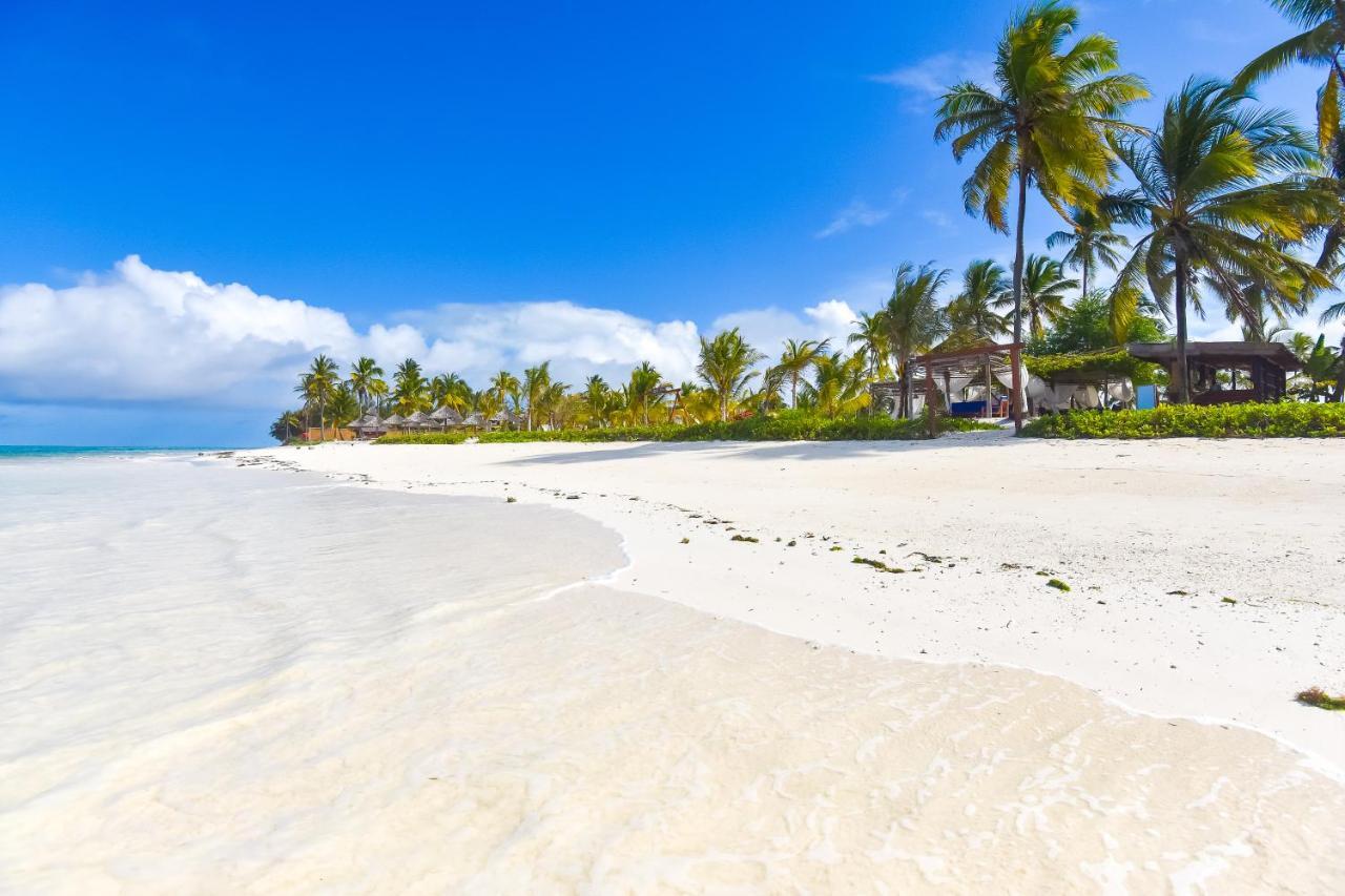 The Sands Beach Resort Буейю Екстериор снимка