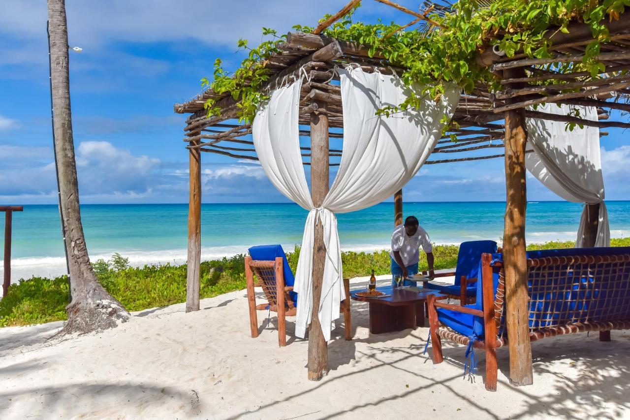 The Sands Beach Resort Буейю Екстериор снимка
