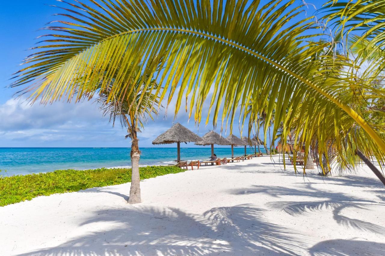 The Sands Beach Resort Буейю Екстериор снимка