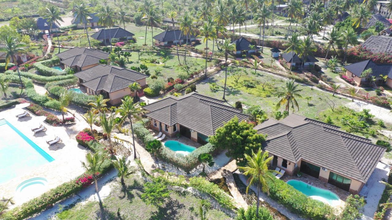 The Sands Beach Resort Буейю Екстериор снимка