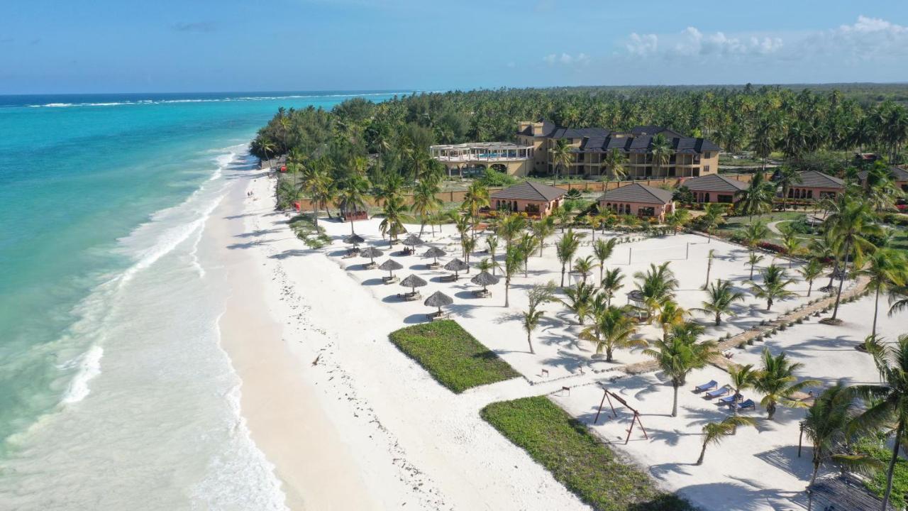 The Sands Beach Resort Буейю Екстериор снимка